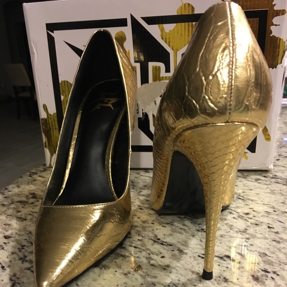 Gold embossed pumps, brand new in box